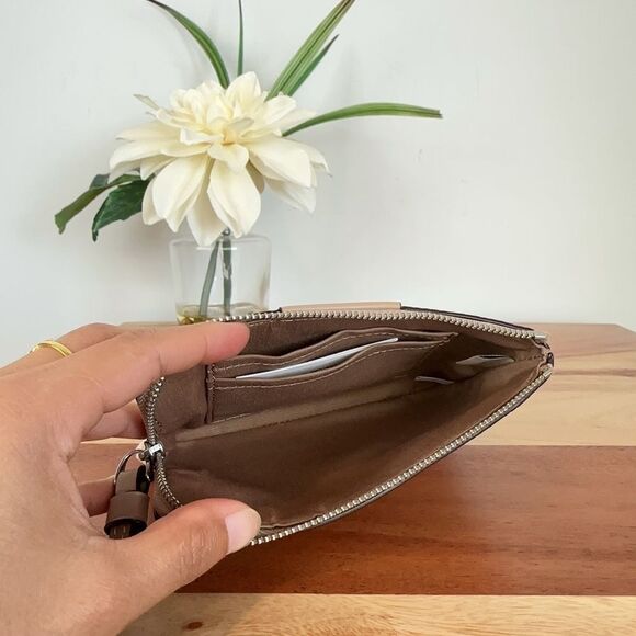 NWT Coach Corner Zip‎ Wristlet In Signature Canvas With Stripe - Picture 5 of 5